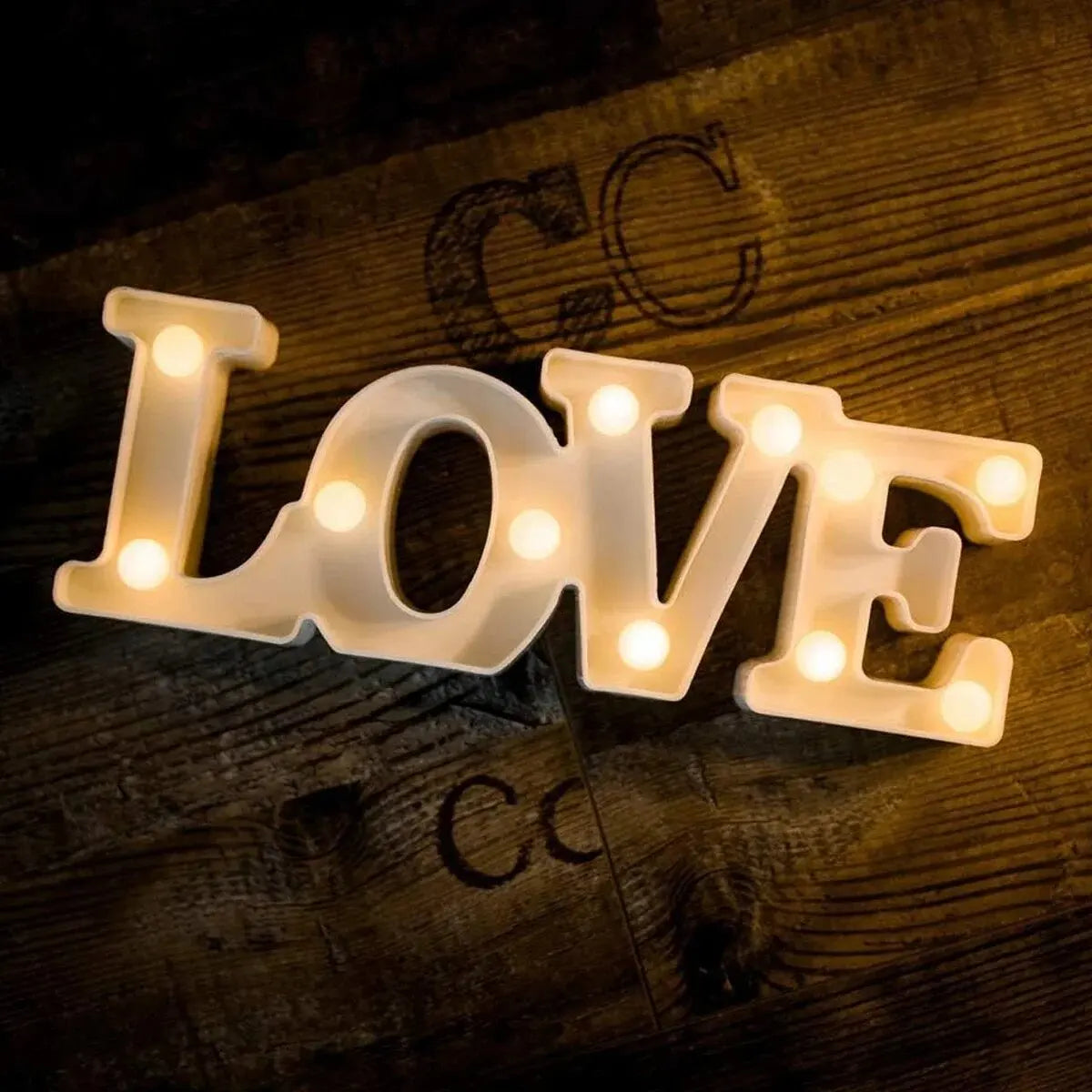 💖 Lampka LED LOVE z Sercem – romantyczna dekoracja, która tworzy wyjątkowy klimat 💖